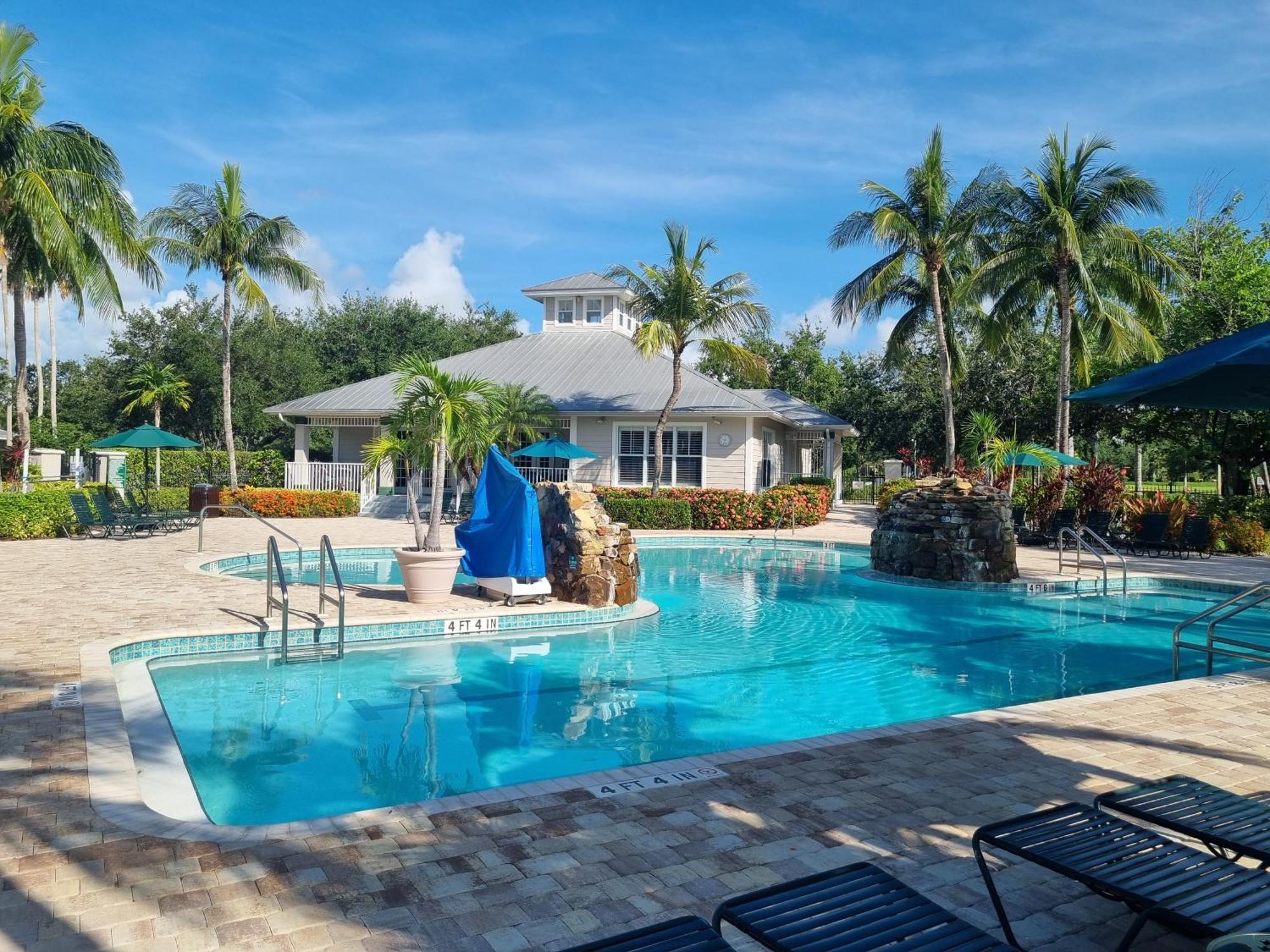 Stunning 2-Bedroom Plus Den Condo In Greenlinks Resort เนเปิลส์ ภายนอก รูปภาพ