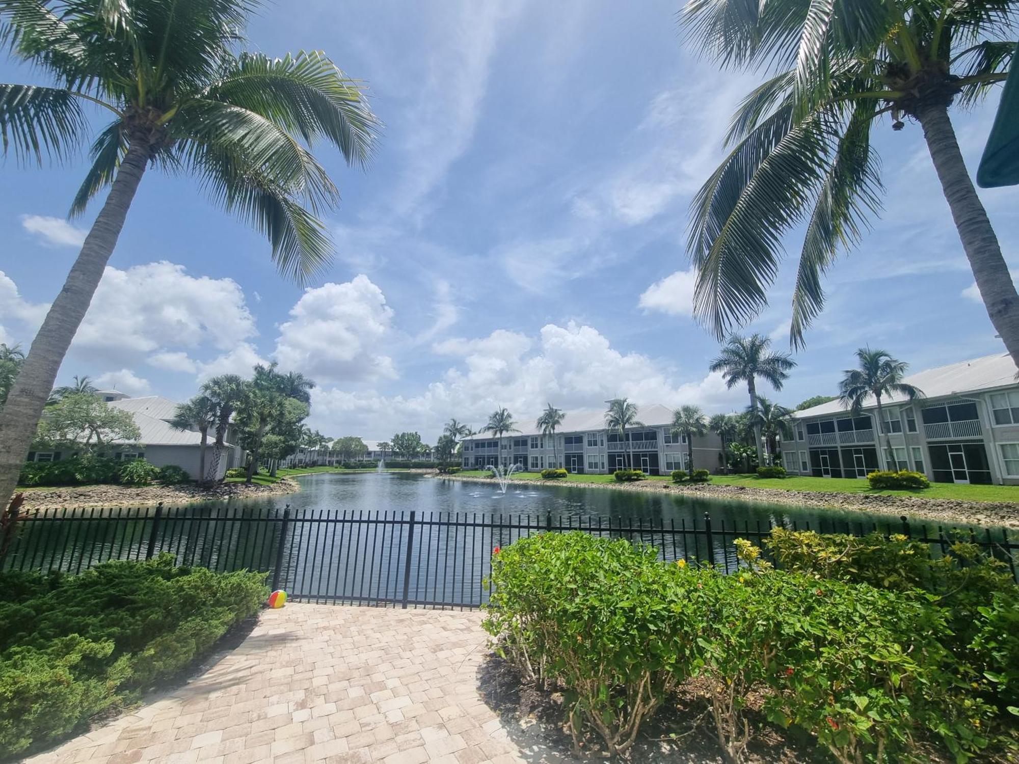Stunning 2-Bedroom Plus Den Condo In Greenlinks Resort เนเปิลส์ ภายนอก รูปภาพ